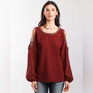🌺NWT:Buckle Black Cold Shoulder Top